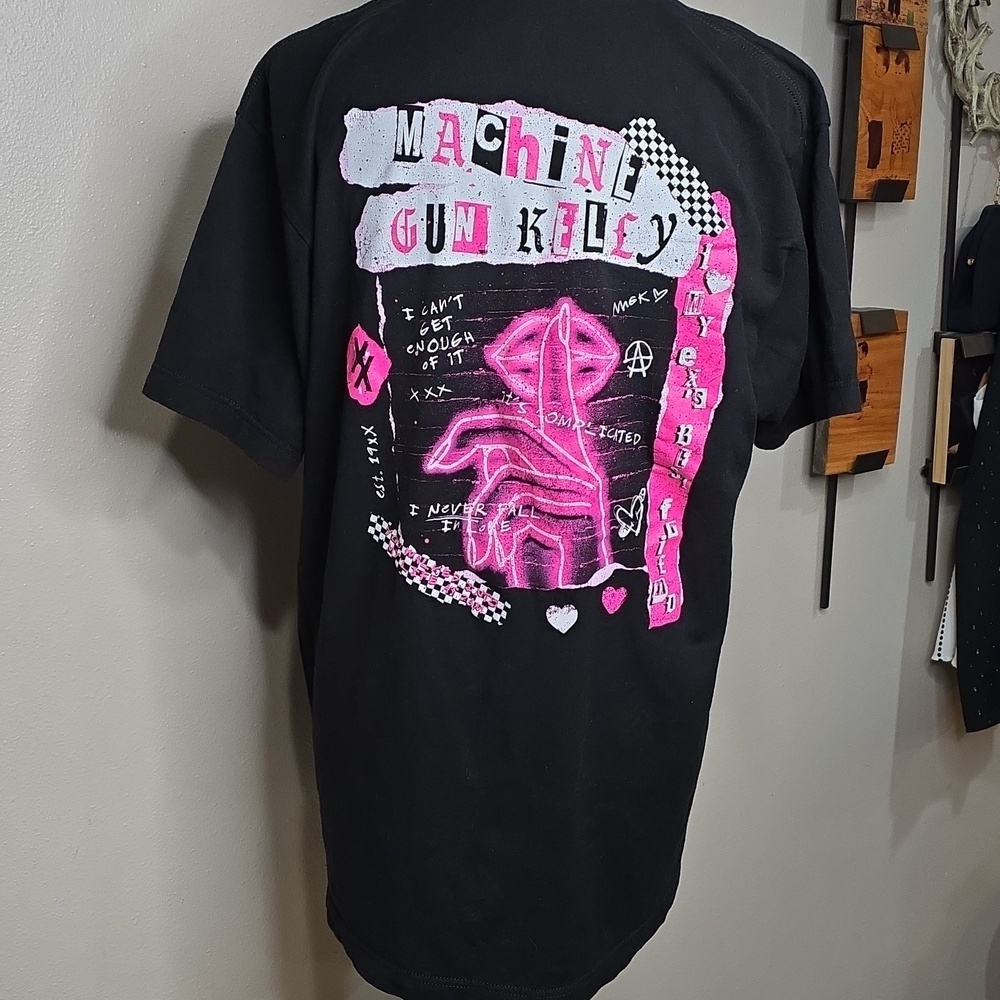 127h. Black Machine Gun Kelly Graphic Black T-Shirt Size Large